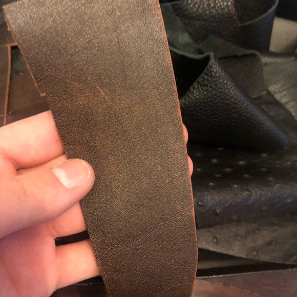Lot of leather - Picture 2 of 5